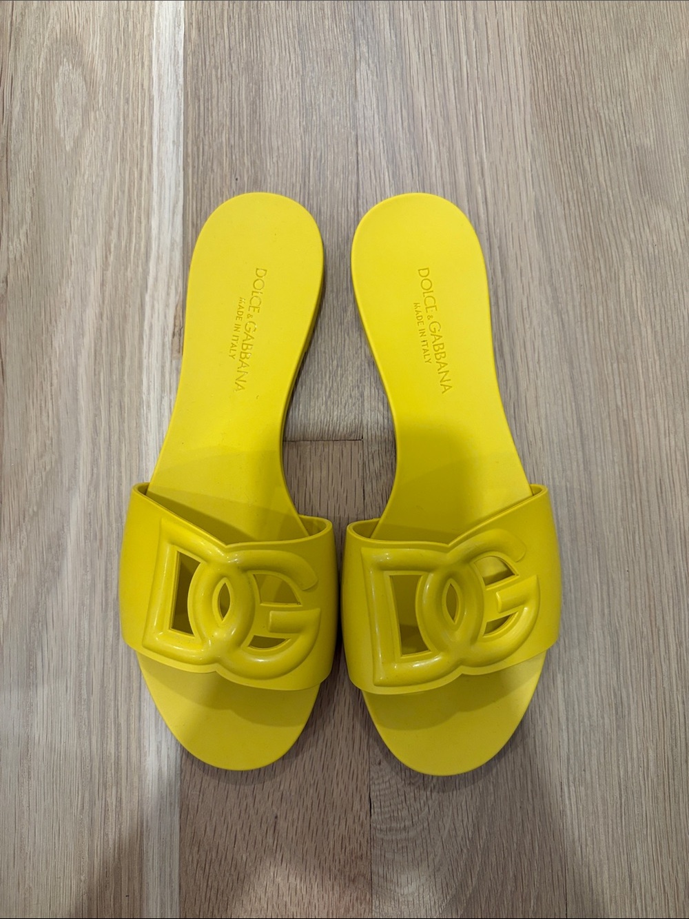 Dolce & Gabbana Bright Yellow Logo Slides